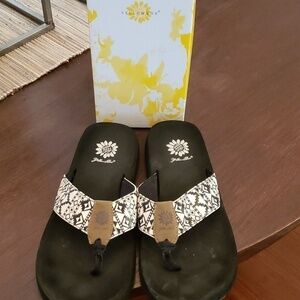 Yellow Box sandal, black and white print. Size 8.5m.